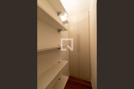 Apartamento à venda com 96m², 2 quartos e 2 vagas Apartamento à venda com 96m², 2 quartos e 2 vagasCloset