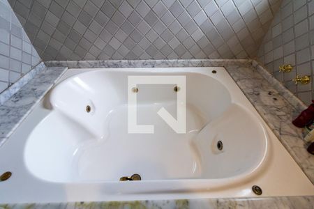 Casa à venda com 424m², 4 quartos e 4 vagasBanheiro Suíte Master