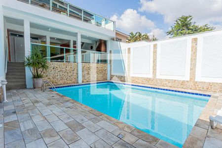Casa à venda com 285m², 3 quartos e 2 vagasPiscina