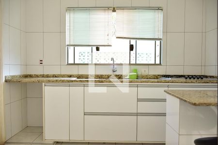 Casa para alugar com 250m², 3 quartos e 1 vagaCozinha - Armários