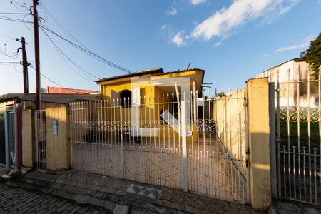 Casa à venda com 231m², 4 quartos e 2 vagas Casa à venda com 231m², 4 quartos e 2 vagasFachada