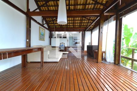 Sala de estar  2 de casa de condomínio para alugar com 2 quartos, 150m² em Roçado, São José