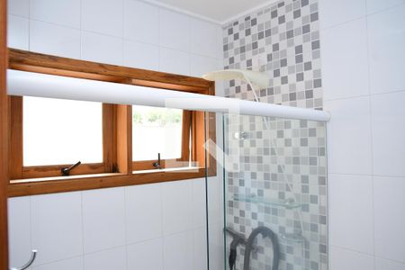 Casa de condomínio para alugar com 670m², 5 quartos e 4 vagas Casa de condomínio para alugar com 670m², 5 quartos e 4 vagasBanheiro de Serviço