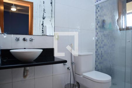 Casa de condomínio para alugar com 670m², 5 quartos e 4 vagas Casa de condomínio para alugar com 670m², 5 quartos e 4 vagasBanheiro da Suíte 3