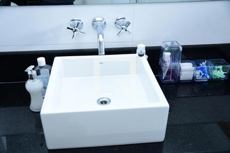 Casa de condomínio para alugar com 670m², 5 quartos e 4 vagas Casa de condomínio para alugar com 670m², 5 quartos e 4 vagasBanheiro da Suíte 1