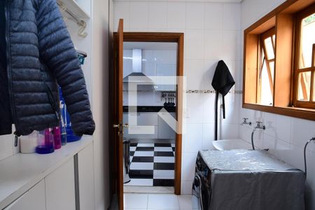 Casa de condomínio para alugar com 670m², 5 quartos e 4 vagas Casa de condomínio para alugar com 670m², 5 quartos e 4 vagasÁrea de Serviço