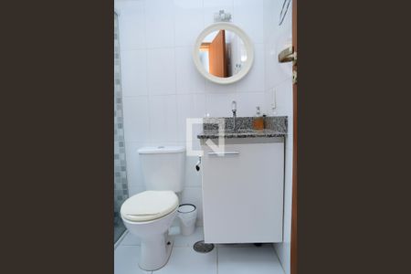 Casa de condomínio para alugar com 670m², 5 quartos e 4 vagas Casa de condomínio para alugar com 670m², 5 quartos e 4 vagasBanheiro de Serviço