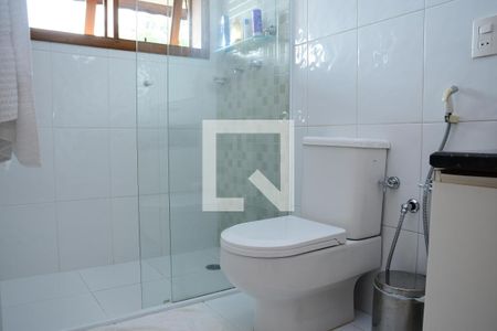 Casa de condomínio para alugar com 670m², 5 quartos e 4 vagas Casa de condomínio para alugar com 670m², 5 quartos e 4 vagasBanheiro da Suíte 2