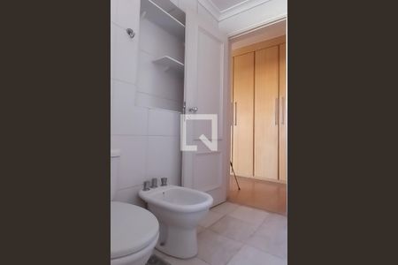 Apartamento para alugar com 230m², 3 quartos e 2 vagas Apartamento para alugar com 230m², 3 quartos e 2 vagasBanheiro da Suíte 2