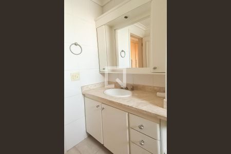 Apartamento para alugar com 230m², 3 quartos e 2 vagas Apartamento para alugar com 230m², 3 quartos e 2 vagasBanheiro da Suíte 2