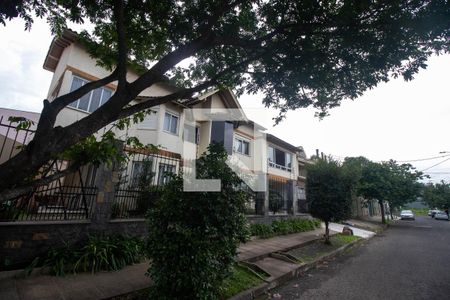 Casa à venda com 260m², 2 quartos e 3 vagas Casa à venda com 260m², 2 quartos e 3 vagasPátio