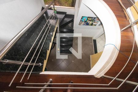 Casa à venda com 260m², 2 quartos e 3 vagas Casa à venda com 260m², 2 quartos e 3 vagasEscadas