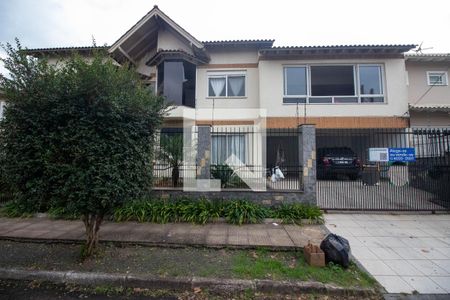 Casa à venda com 260m², 2 quartos e 3 vagas Casa à venda com 260m², 2 quartos e 3 vagasFachada