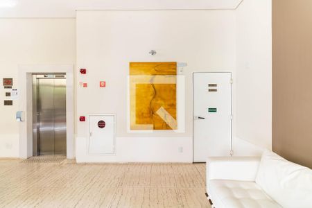 Apartamento à venda com 70m², 2 quartos e 1 vaga Apartamento à venda com 70m², 2 quartos e 1 vagaHall de entrada