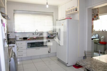 Casa à venda com 380m², 4 quartos e 5 vagas Casa à venda com 380m², 4 quartos e 5 vagasCozinha