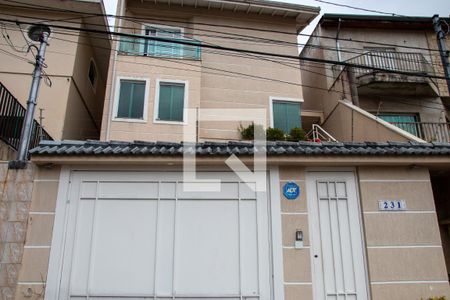 Casa à venda com 380m², 4 quartos e 5 vagas Casa à venda com 380m², 4 quartos e 5 vagasFachada