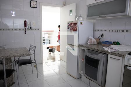 Casa à venda com 380m², 4 quartos e 5 vagas Casa à venda com 380m², 4 quartos e 5 vagasCozinha