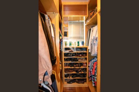 Casa à venda com 380m², 4 quartos e 5 vagas Casa à venda com 380m², 4 quartos e 5 vagasCloset