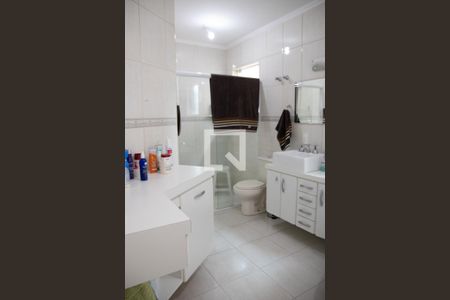 Casa à venda com 380m², 4 quartos e 5 vagas Casa à venda com 380m², 4 quartos e 5 vagasBanheiro do Quarto 1