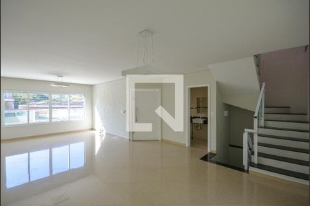 Sala de casa à venda com 4 quartos, 250m² em Jardim Maria Estela, São Paulo