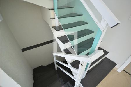 Escadas de casa à venda com 4 quartos, 250m² em Jardim Maria Estela, São Paulo