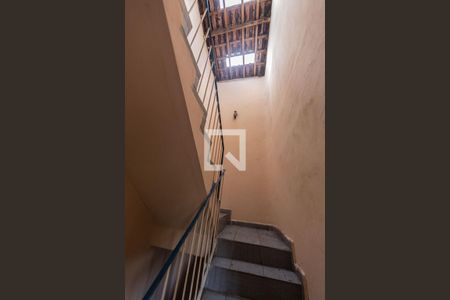 Casa à venda com 400m², 2 quartos e 2 vagasEscada