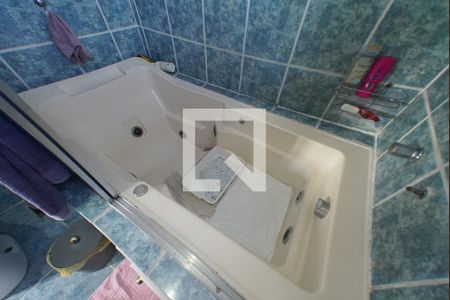 Casa à venda com 100m², 2 quartos e 2 vagasBanheiro da suíte