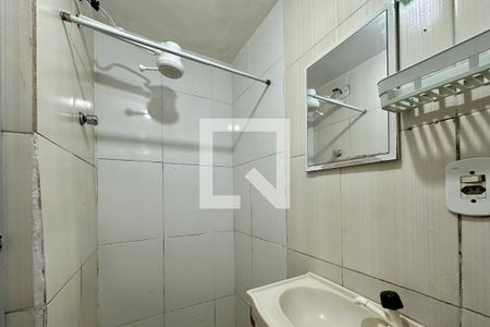 Banheiro de kitnet/studio para alugar com 1 quarto, 26m² em Centro, Rio de Janeiro