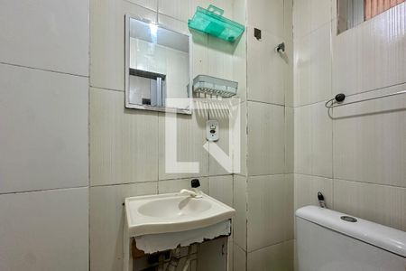Banheiro de kitnet/studio para alugar com 1 quarto, 26m² em Centro, Rio de Janeiro