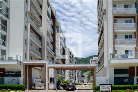 Apartamento para alugar com 70m², 2 quartos e 1 vaga Apartamento para alugar com 70m², 2 quartos e 1 vagaFachada e portaria