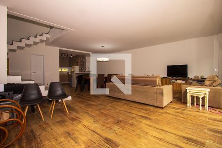 Sala  de casa de condomínio à venda com 3 quartos, 277m² em Pedra Redonda, Porto Alegre