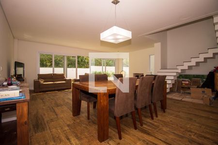 Sala  de casa de condomínio à venda com 3 quartos, 277m² em Pedra Redonda, Porto Alegre