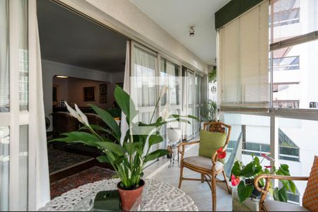 Apartamento à venda com 234m², 4 quartos e 3 vagas Apartamento à venda com 234m², 4 quartos e 3 vagasVaranda