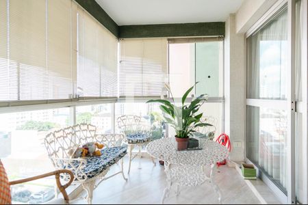 Apartamento à venda com 234m², 4 quartos e 3 vagas Apartamento à venda com 234m², 4 quartos e 3 vagasVaranda