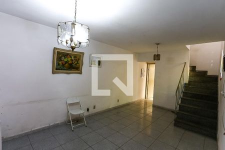 Casa para alugar com 122m², 2 quartos e 2 vagas Casa para alugar com 122m², 2 quartos e 2 vagasSala
