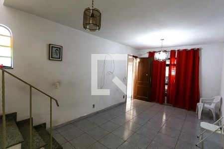 Casa para alugar com 122m², 2 quartos e 2 vagas Casa para alugar com 122m², 2 quartos e 2 vagasSala