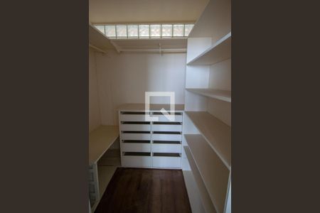 Apartamento à venda com 360m², 4 quartos e 2 vagasCloset 