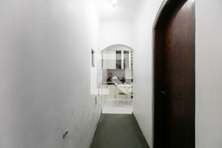Corredor  de casa à venda com 3 quartos, 93m² em Vila Carmosina, São Paulo