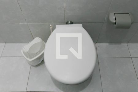 Detalhe banheiro de casa à venda com 3 quartos, 93m² em Vila Carmosina, São Paulo