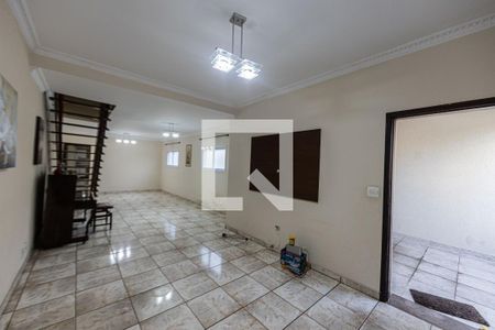 Sala de casa à venda com 4 quartos, 200m² em Vila Claudia, São Paulo