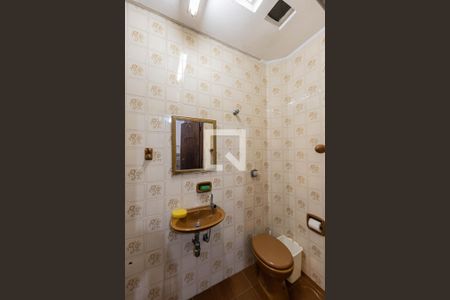 Casa à venda com 200m², 4 quartos e sem vaga Casa à venda com 200m², 4 quartos e sem vagaBanheiro de Serviço