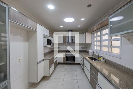 Casa à venda com 200m², 4 quartos e sem vaga Casa à venda com 200m², 4 quartos e sem vagaCozinha