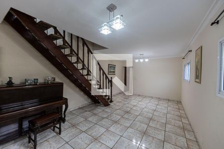Sala de casa à venda com 4 quartos, 200m² em Vila Claudia, São Paulo