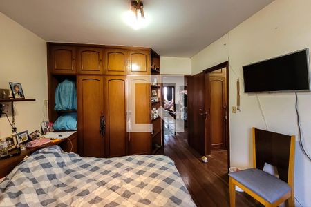 Casa à venda com 325m², 5 quartos e 5 vagasSuíte 1