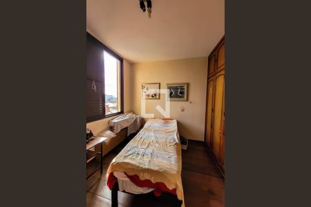 Casa à venda com 325m², 5 quartos e 5 vagasSuíte 4