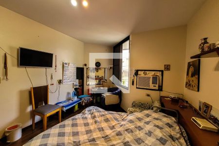 Casa à venda com 325m², 5 quartos e 5 vagasSuíte 1