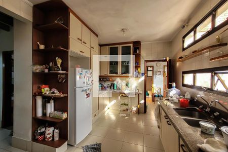 Casa à venda com 325m², 5 quartos e 5 vagasCozinha