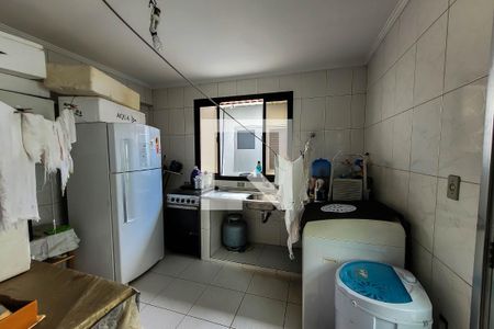 Casa à venda com 325m², 5 quartos e 5 vagasCozinha de apoio