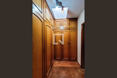 Casa à venda com 325m², 5 quartos e 5 vagasCloset da suíte 1