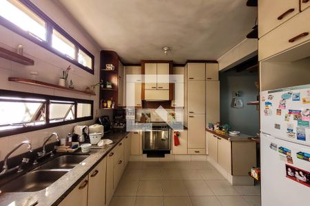 Casa à venda com 325m², 5 quartos e 5 vagasCozinha